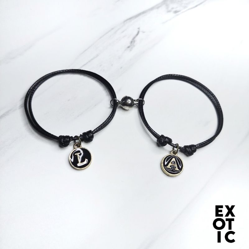 Gelang couple magnet inisial huruf pasangan pria wanita kasual charm enamel epoxy logam gelang simple gelang custom pria wanita