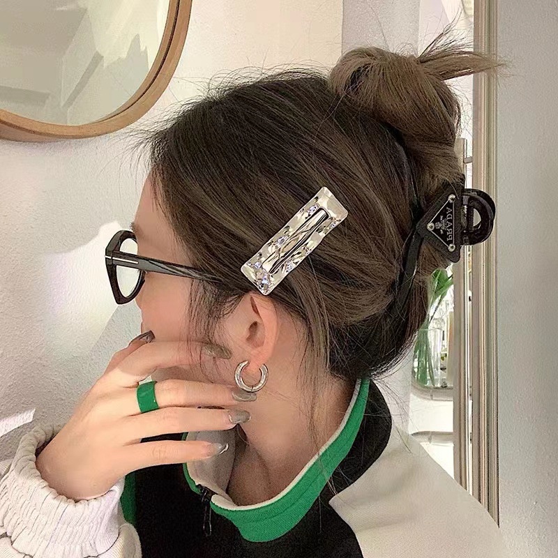 COOL NICHE WAVE GLOSSY SILVER METAL PIN PONI RAMBUT JEPIT RETRO BANGS FRIDGE BESI BOBBY PINS SUMMER HAIRPIN JEPITAN HAIRCLIP HAIR CLIP SNAP HAIRPIN SNAP ELEGAN FRENCH KOREAN STYLE AKSESORIS PITA PIN RAMBUT RIBBON ACCESSORIES