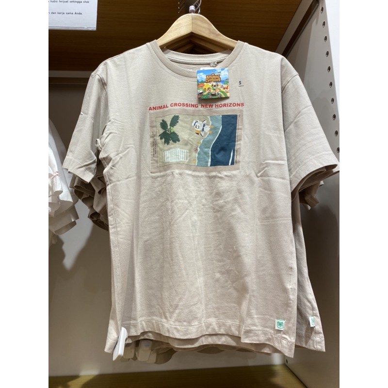 UT TSHIRT ANIMAL CROSSING LENGAN PENDEK WANITA - UNIQLO