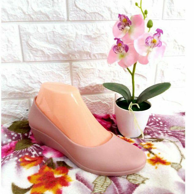 SEPATU KARET WANITA WEDGES FUHAHA