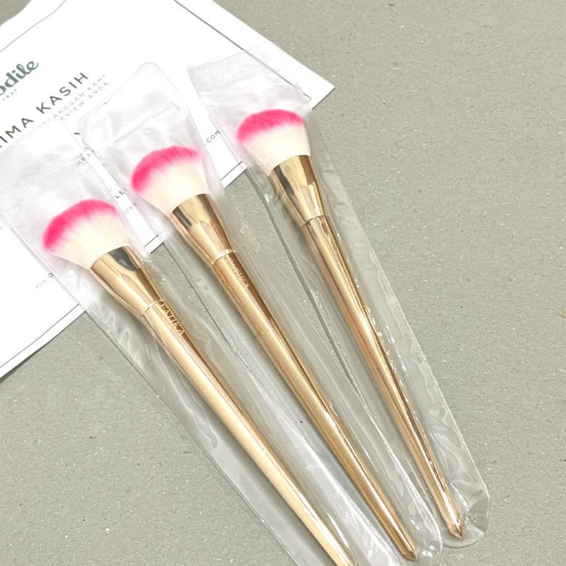 Brush Foundation Make Up Brush Bedak Halus Lembut 084