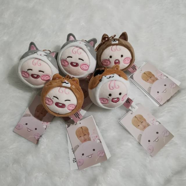 READY STOCK KAKAO FRIENDS X KANGDANIEL FACE KEYCHAIN - APEACH KANG DANIEL EDITION KEY CHAIN