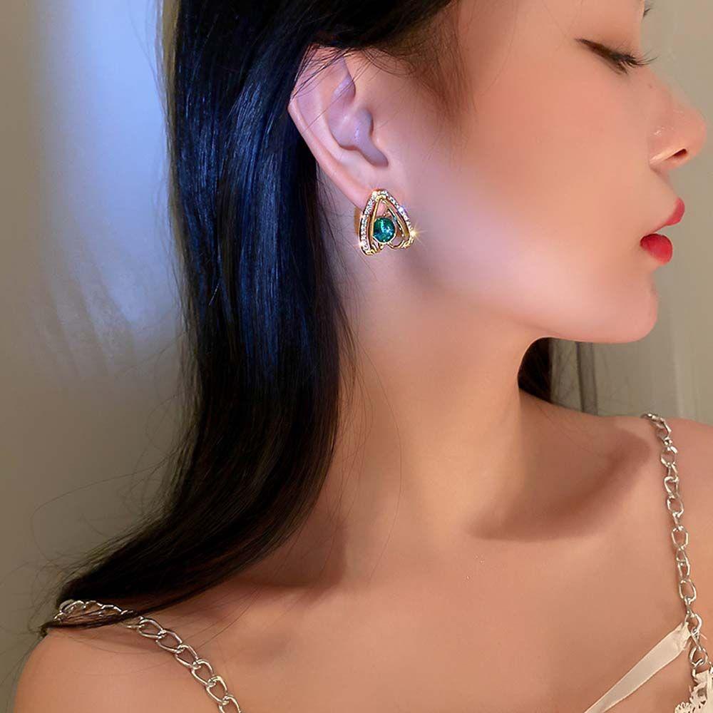 Mxbeauty Anting Kristal Hijau Manis Wanita Anting Pejantan Geometri Segitiga Anting Emas Anting Perempuan Mengkilap