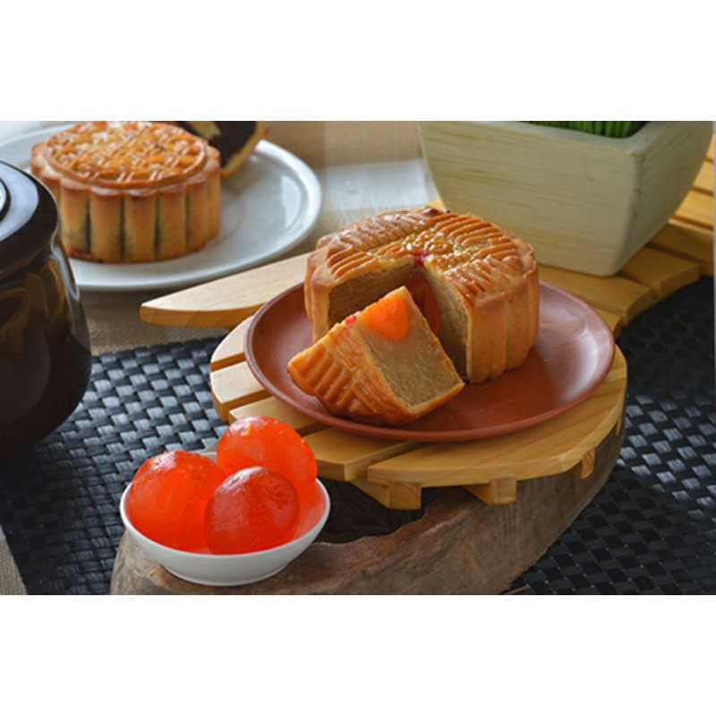 S2 - Moon cake halal( kue bulan Wang Lai) kacang hijau telur