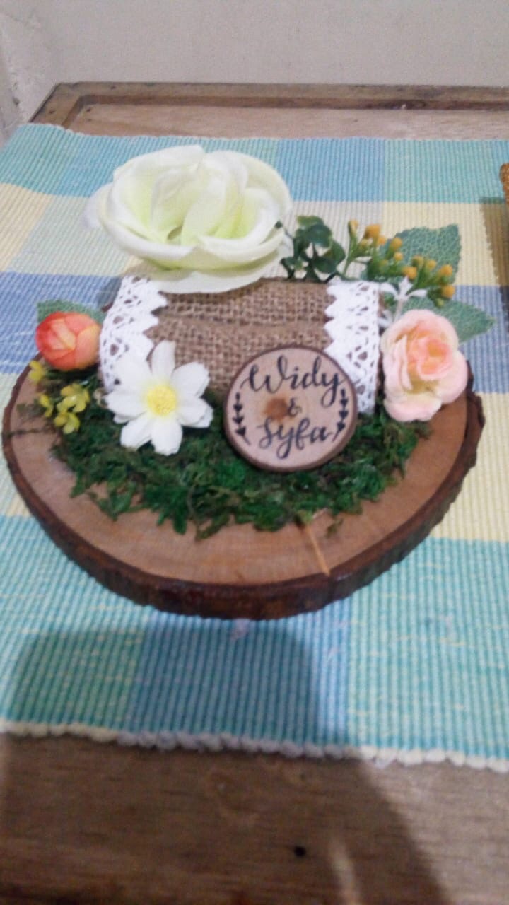 Tempat Cincin Rustic Elegan