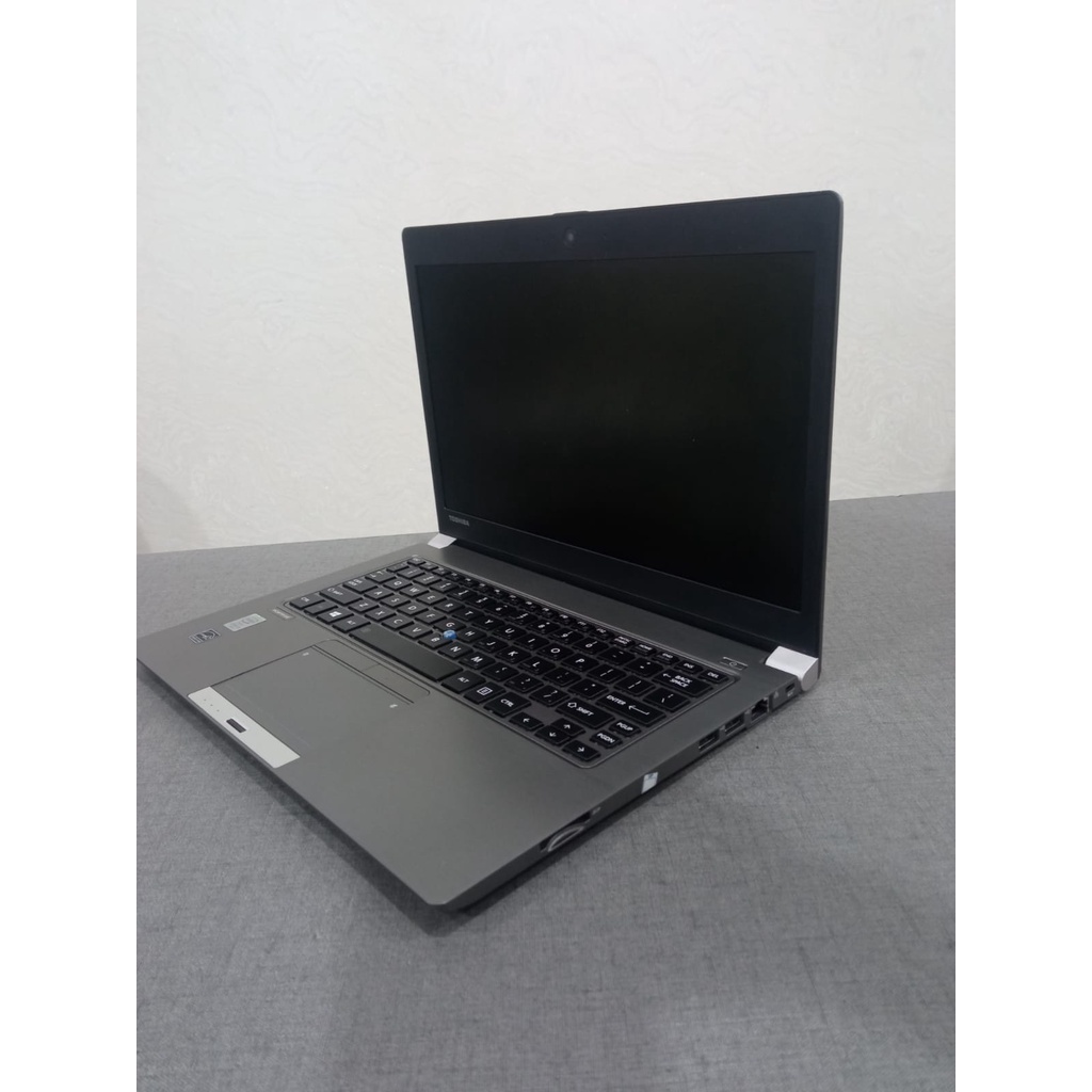 TOSHIBA Z30-A i5 Gen 4 RAM 8 GB SSD 256 GB