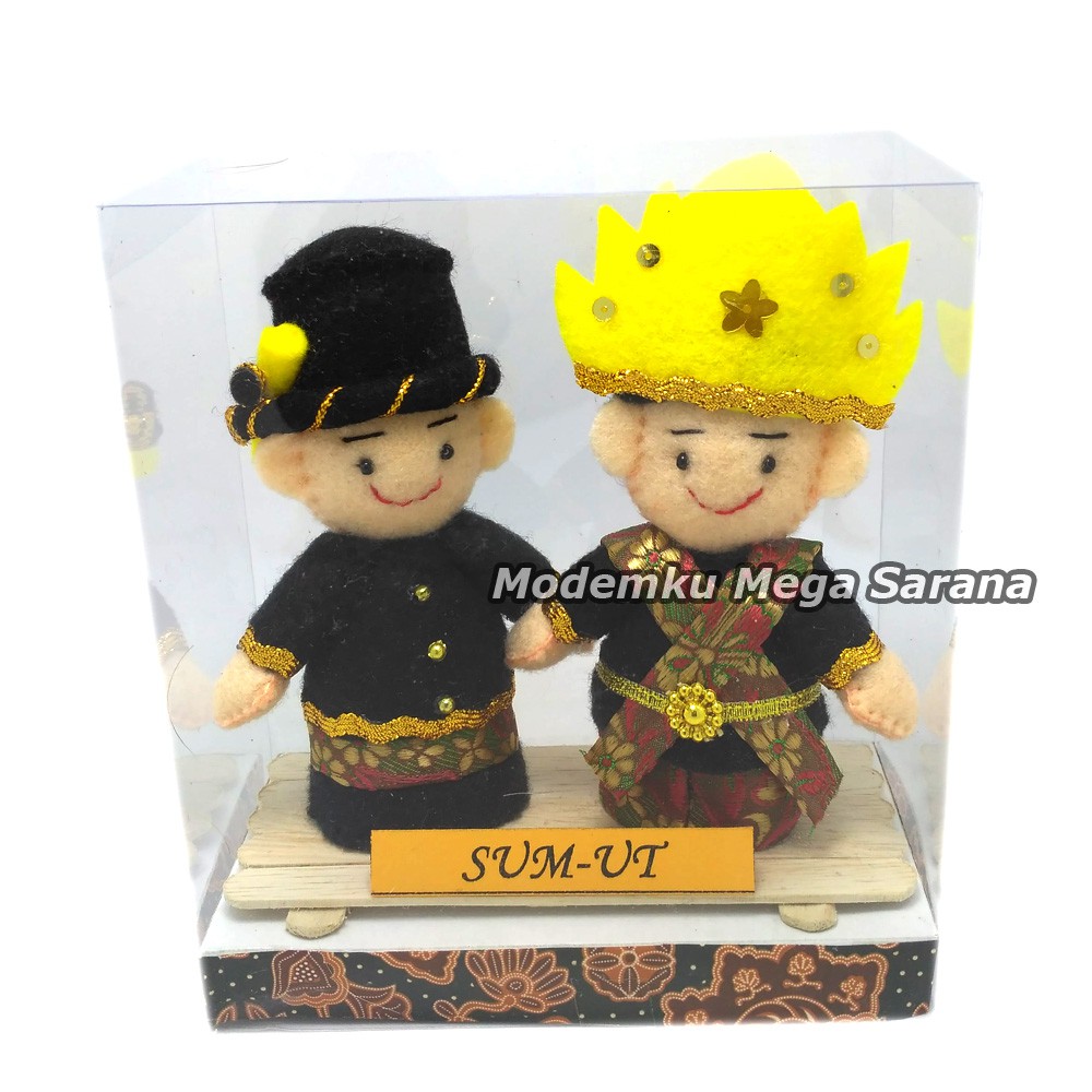 Boneka Pakaian Adat Sumatera Utara