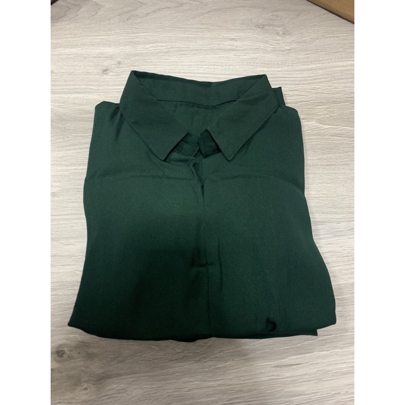 JASMINE SET SETJ310 ONE SET ATASAN CROP KARET DAN CELANA BASIC ADA SELETING DAN KANCING SETJ310-Emerald Green