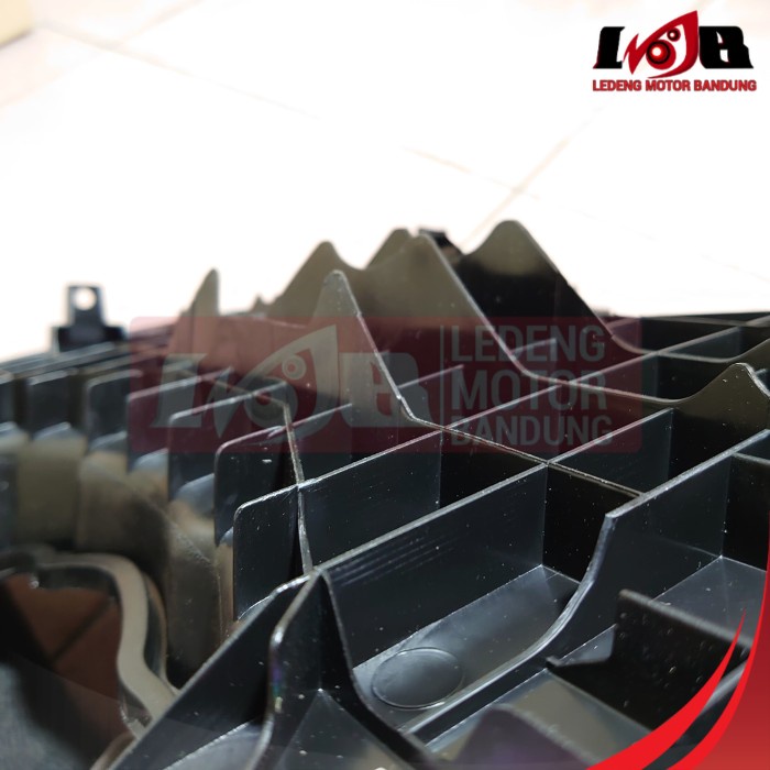 Win Footrest Atas Pijakan Kaki Beat Carbu + Tutup Aki Plastik Bagus