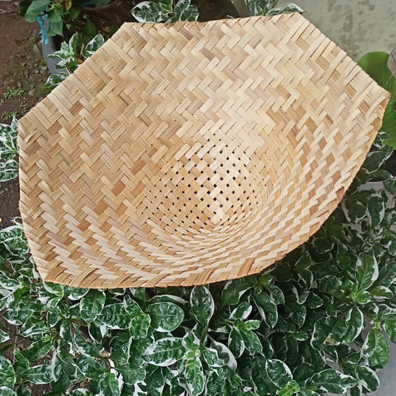 

Kukusan anyaman bambu ceper