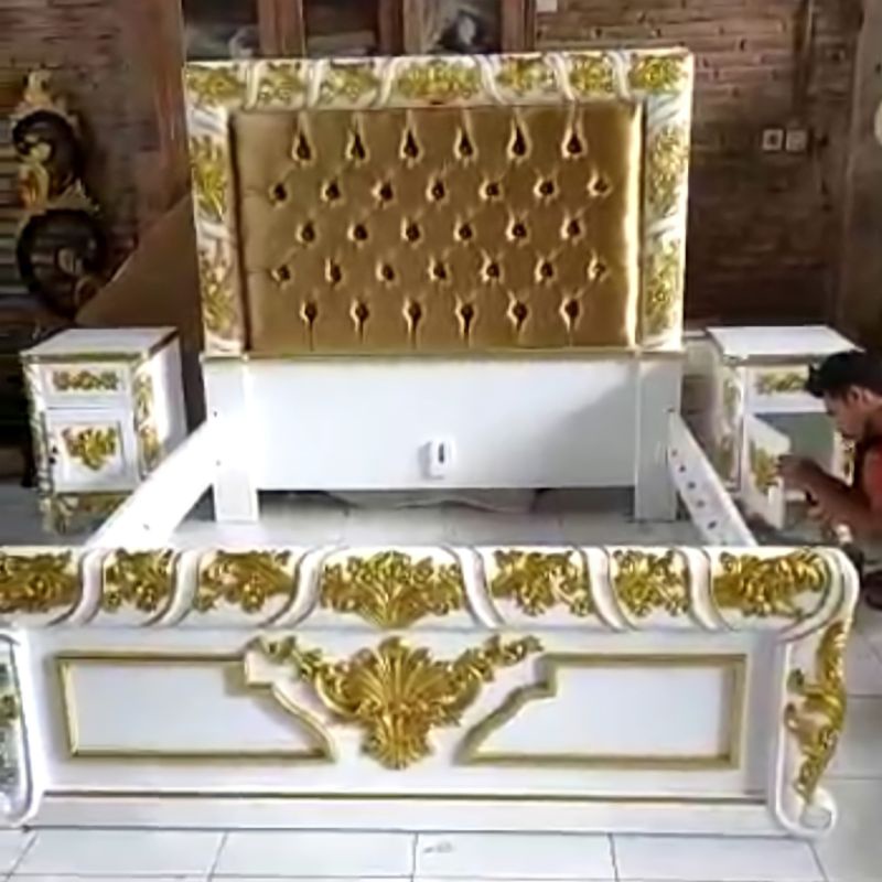 Dipan ukir mewah Ranjang tidur mewah