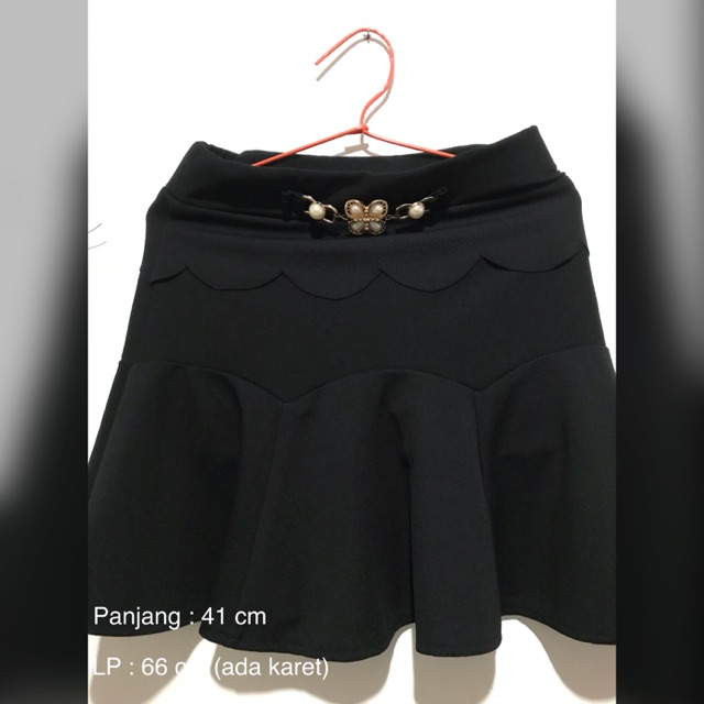 Preloved rok hitam (dalamnya celana)