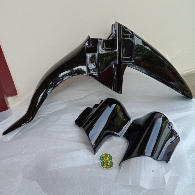 spakbor depan plus tutup shock motor Jupiter z Burhan warna hitam