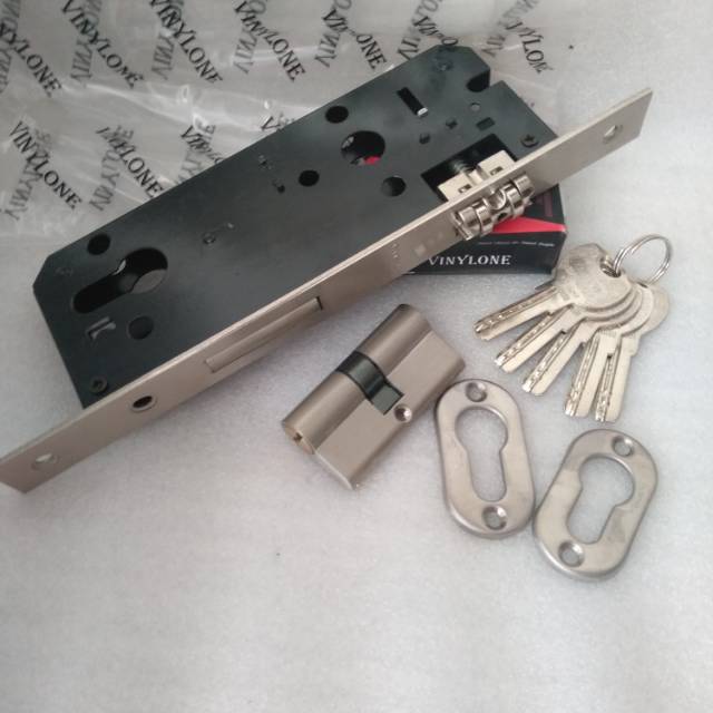 Body kunci vinylone by Bellucci plus silinder . Body kunci pintu tengah . Body pintu