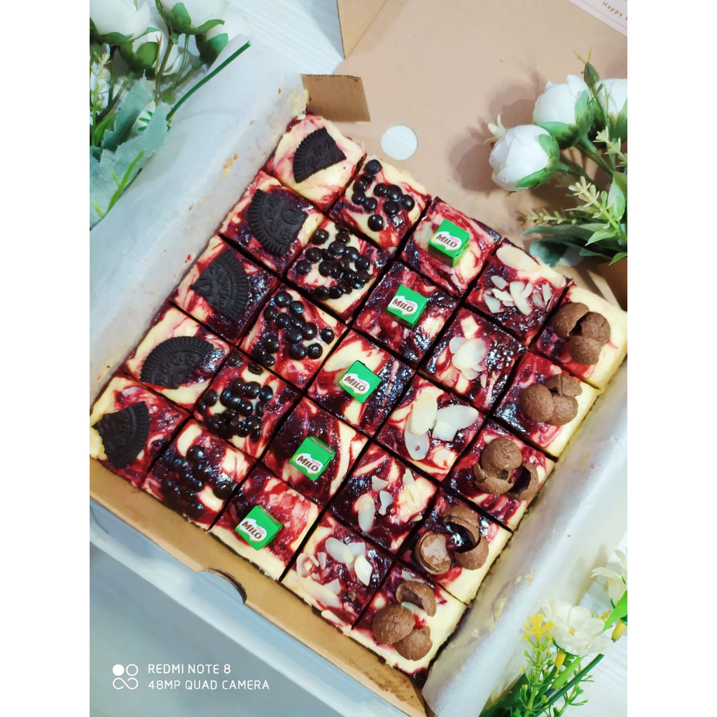 

Brownies Bella Signature RED VELVET With Cheese Cream