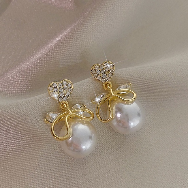 Anting Bentuk Hati Aksen Mutiara Gaya Korea Untuk Wanita
