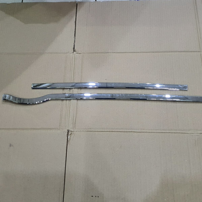 List kaca belakang bagasi chrome TOYOTA AVANZA / Xenia 2004 sampai 2011 vvti crome 2010 2009 2008 2007 2006