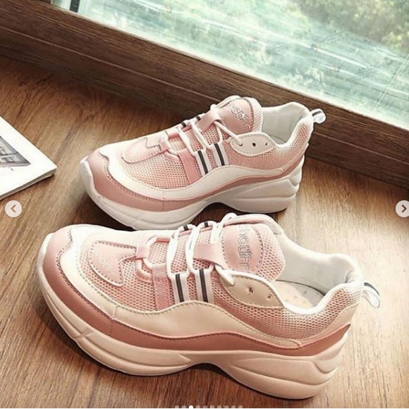 Sepatu Sneakers DX020