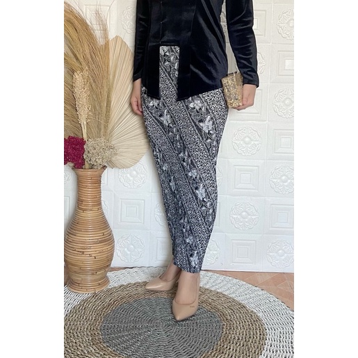 Termurah !! Rok plisket NO WIRU PRODUKSI SENDIRI. ready / rok span / rok plisket / rok batik / rok kondangan-kusumo hitam putih