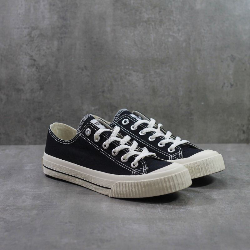 SEPATU WARRIOR VENUS - BLACK WHITE - ORIGINAL 100% / SEPATU SEKOLAH