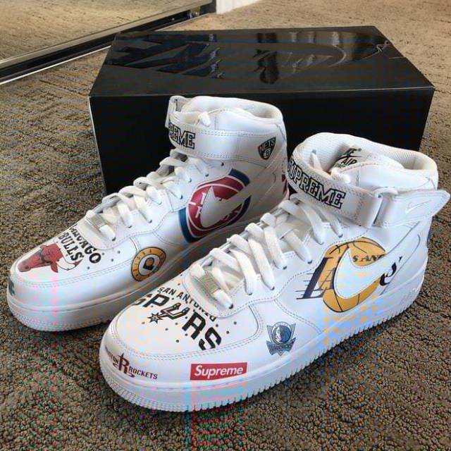 harga nike air force 1 x supreme