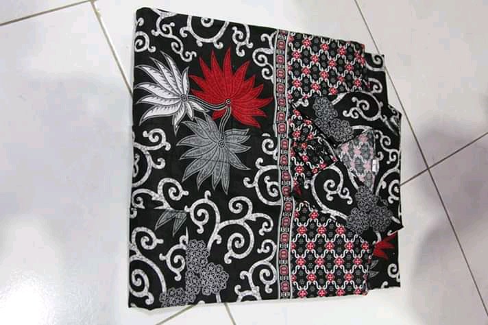 Kemejabatikmotifdaunlembayung