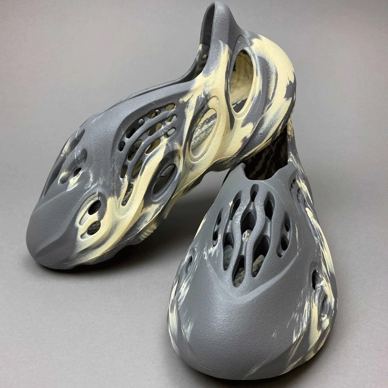 yeezy runner moon grey