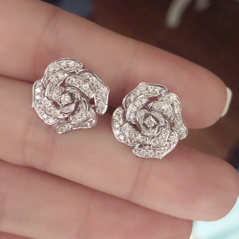 Anting Tusuk Retro Desain Bunga Kamelia Hollow Hias Zircon Untuk Hadiah Valentine