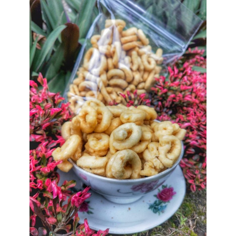 

Lanting Singkong Rasa Bawang | Cemilan Snack Makanan Ringan Klanting Kelanting Slondok Bawang 250g