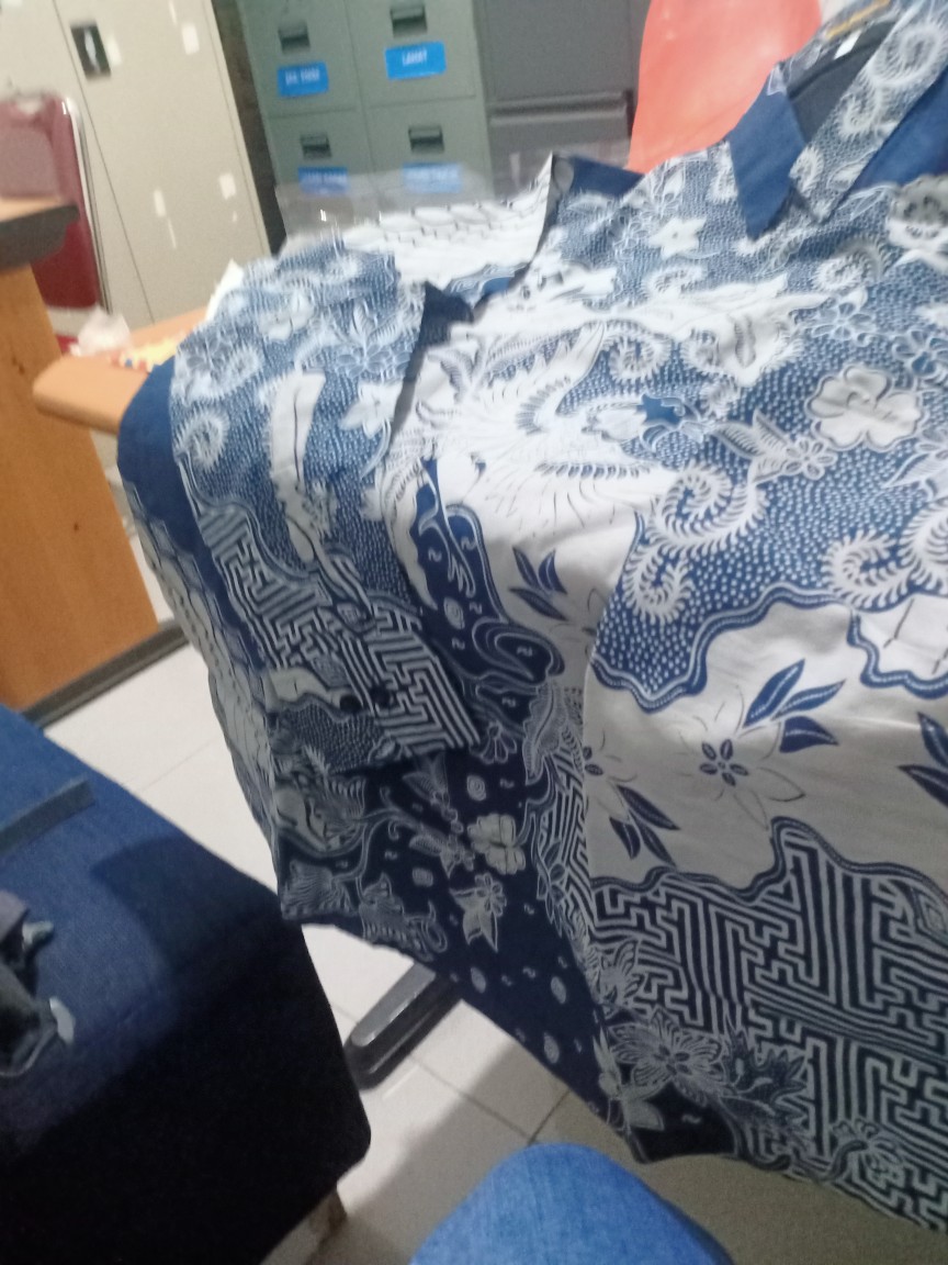 Murai Batu Kemeja Batik Pria Lengan Panjang Slimfit Katun Printing Hem Baju Atasan Kantor Modern