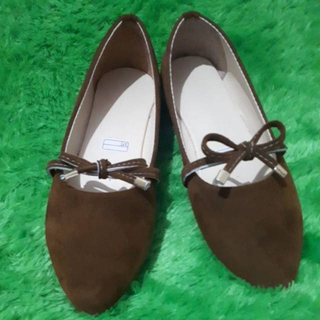 

Flatshoes Pita Coklat Bludru