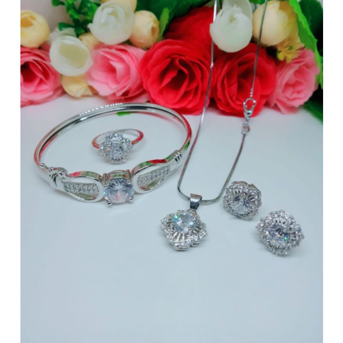 satu set perhiasan dewasa lapis emas putih 24k