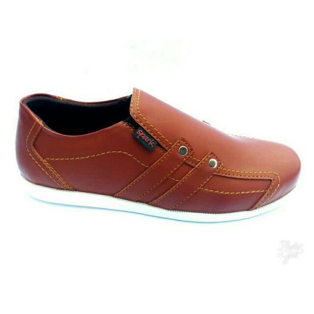 Sepatu Pria Spark Tan