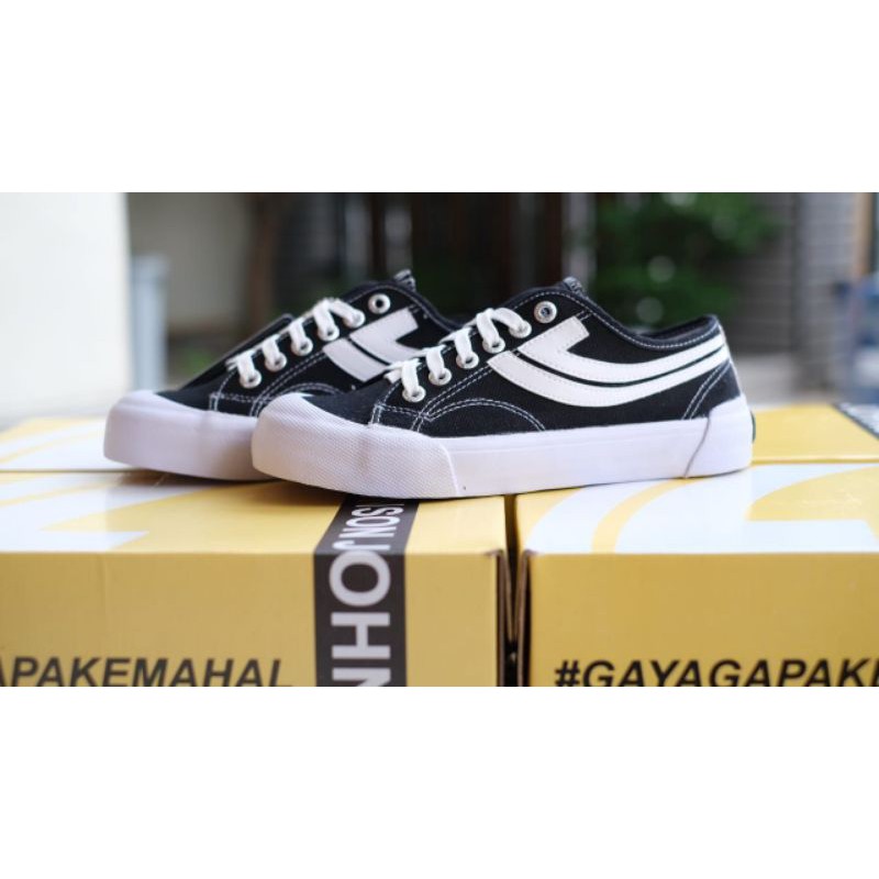 SEPATU JOHNSON GALAXY PRO LOW