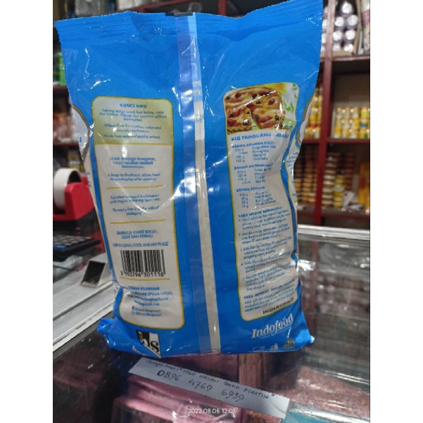 

Tepung Terigu Kemasan 1 kg "Kunci Biru