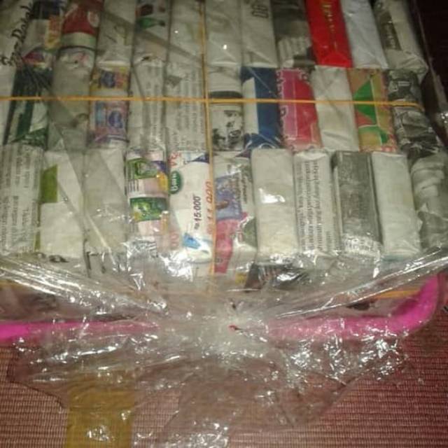 Kotak kado berhadiah uang tunai dan mainan dan bonus lengser isi 36 biji