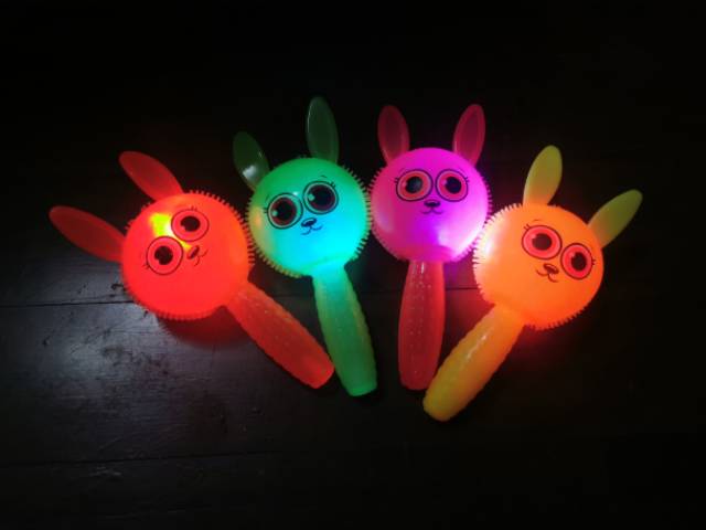 Mainan-boneka lampu bunyi pencet mencet flash ball puff karakter led baby