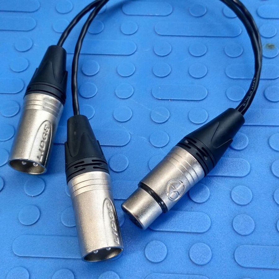 XLR female to 2 XLR male.. splitter female to 2 male Lidge canare