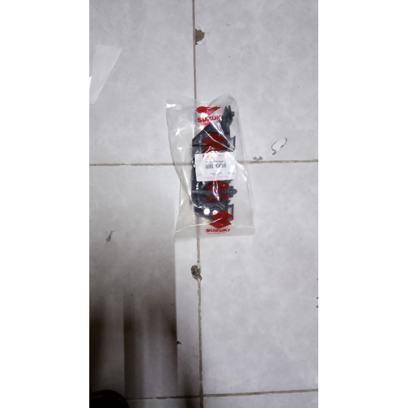 breket bemper depan ertiga