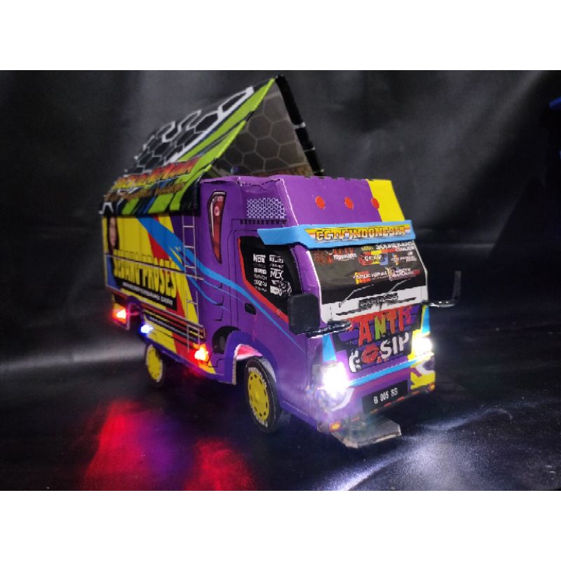 miniatur truck oleng BISA CUSTOM FOTO DAN NAMA DI PINTU BELAKANG