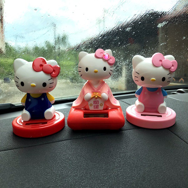 Pajangan Figure Goyang Kepala Mobil Solar Power HELLO KITTY ORIGINAL dan KIMONO SERIES