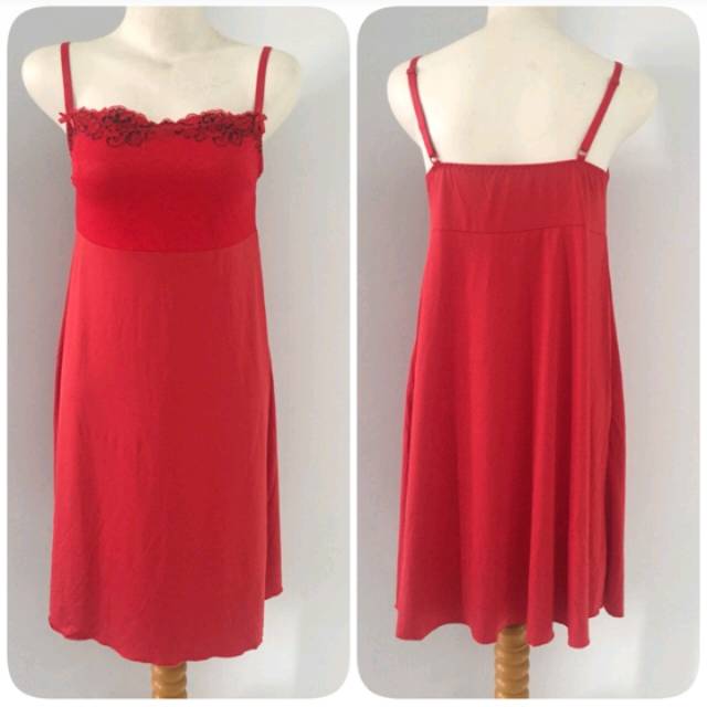 Lingerie merah bertali St Yves