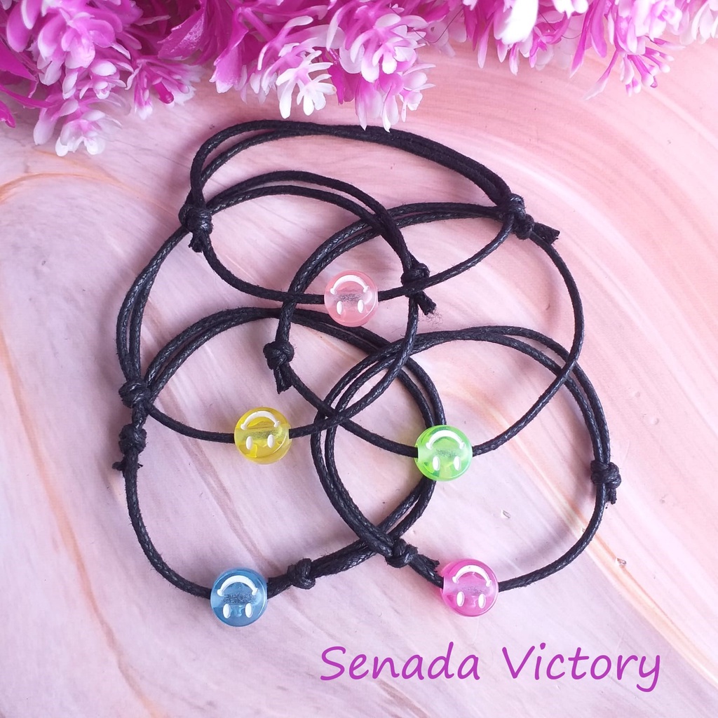 Senada Victory Gelang Tali Serut Gelang Emoticon Smile Aksesoris Wanita SVG003