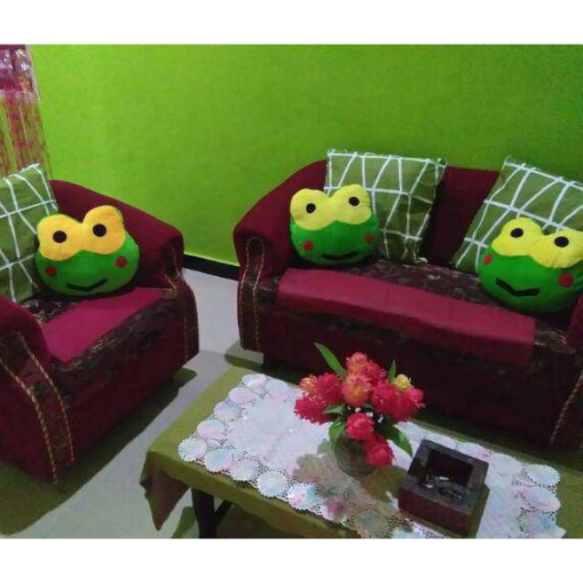 Bantal velboa kepala boneka karakter.