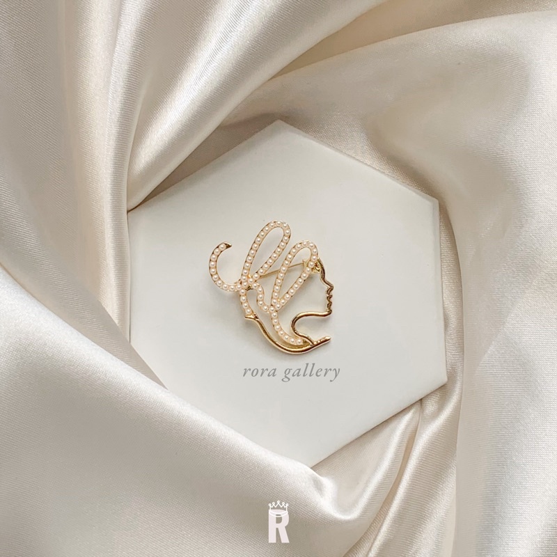 Rora PART 1 NEW BROOCH | BROS BUTTONSCARVES | Rora Gallery-HL pearl gold