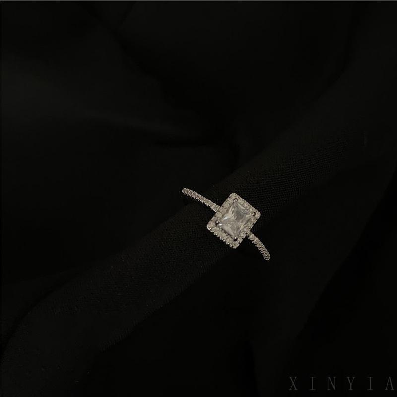 Cincin Model Terbuka Bentuk Kotak Aksen Berlian Bahan Zirkon Untuk Wanita