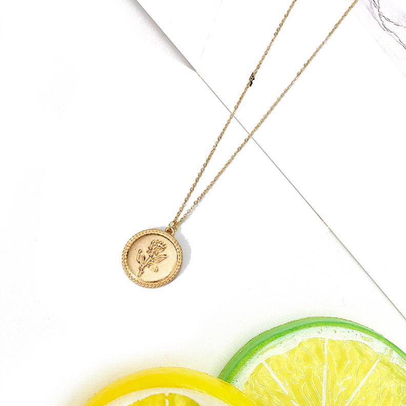 Kalung Rantai Liontin Bulat Motif Ukir Bunga Mawar Warna Kalung Rantai Liontin Bulat Motif Ukir Bunga Mawar Warna