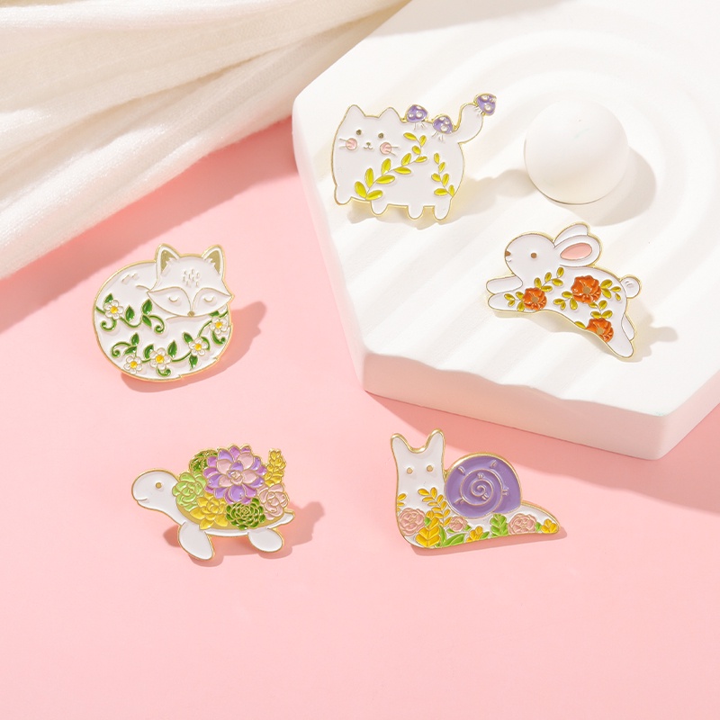 5pcs / set Bros Pin Enamel Desain Katak Anjing Kucing Planet Tarot Bunga Untuk Ransel