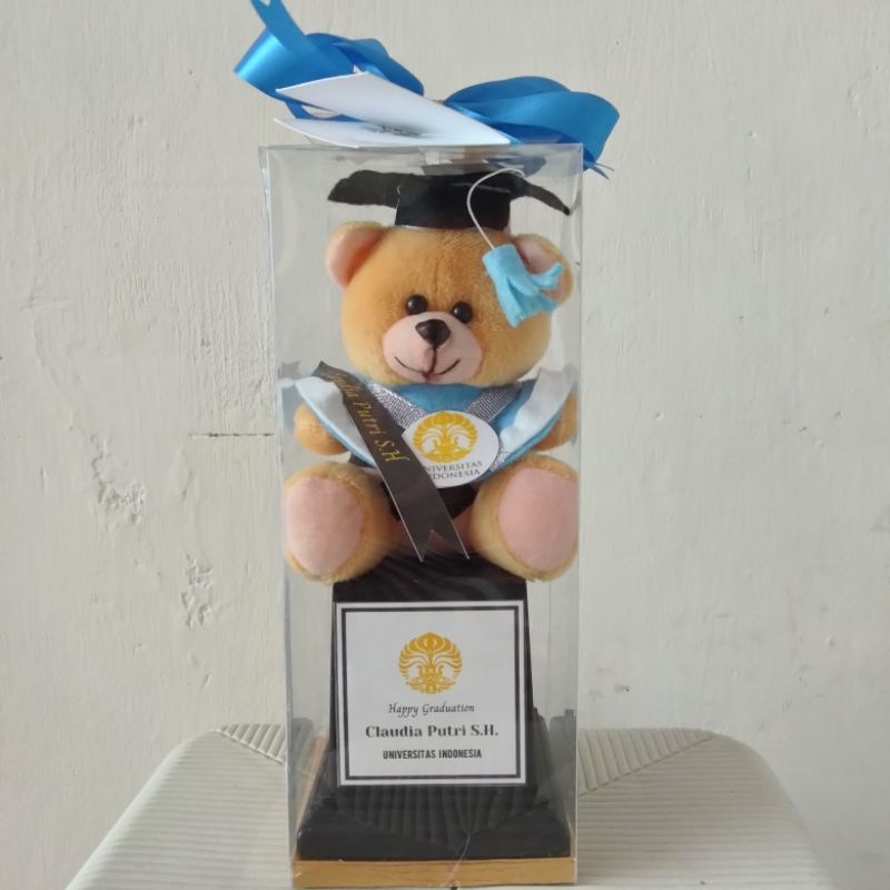 piala boneka (pilbon) wisuda