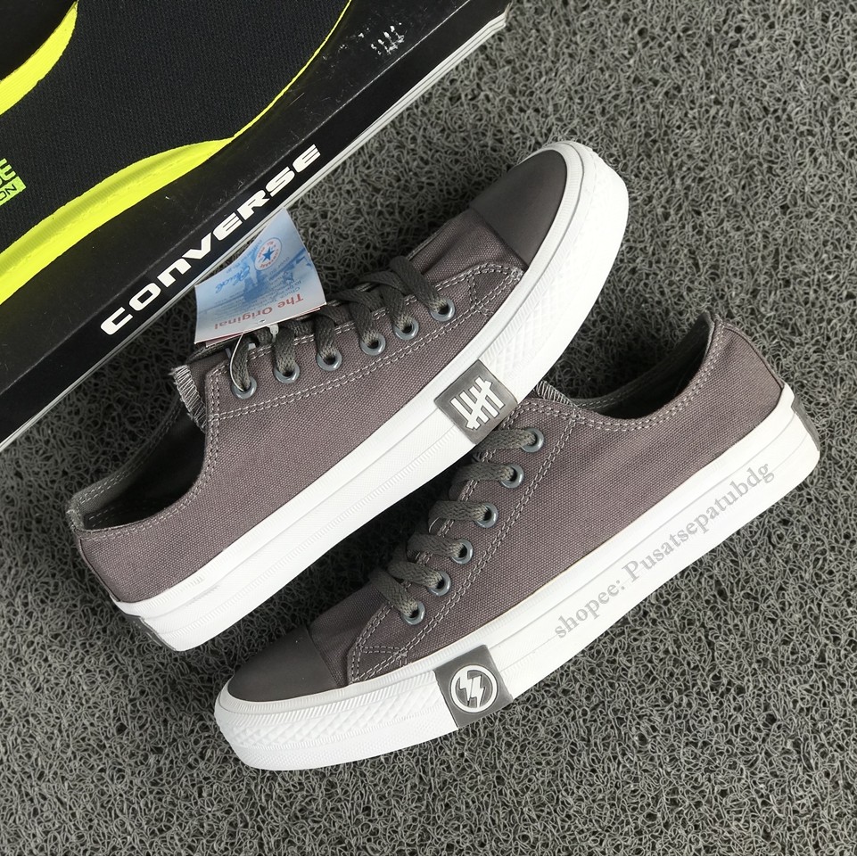 Sepatu Converse Petir Pendek X Undefeated Low Grey